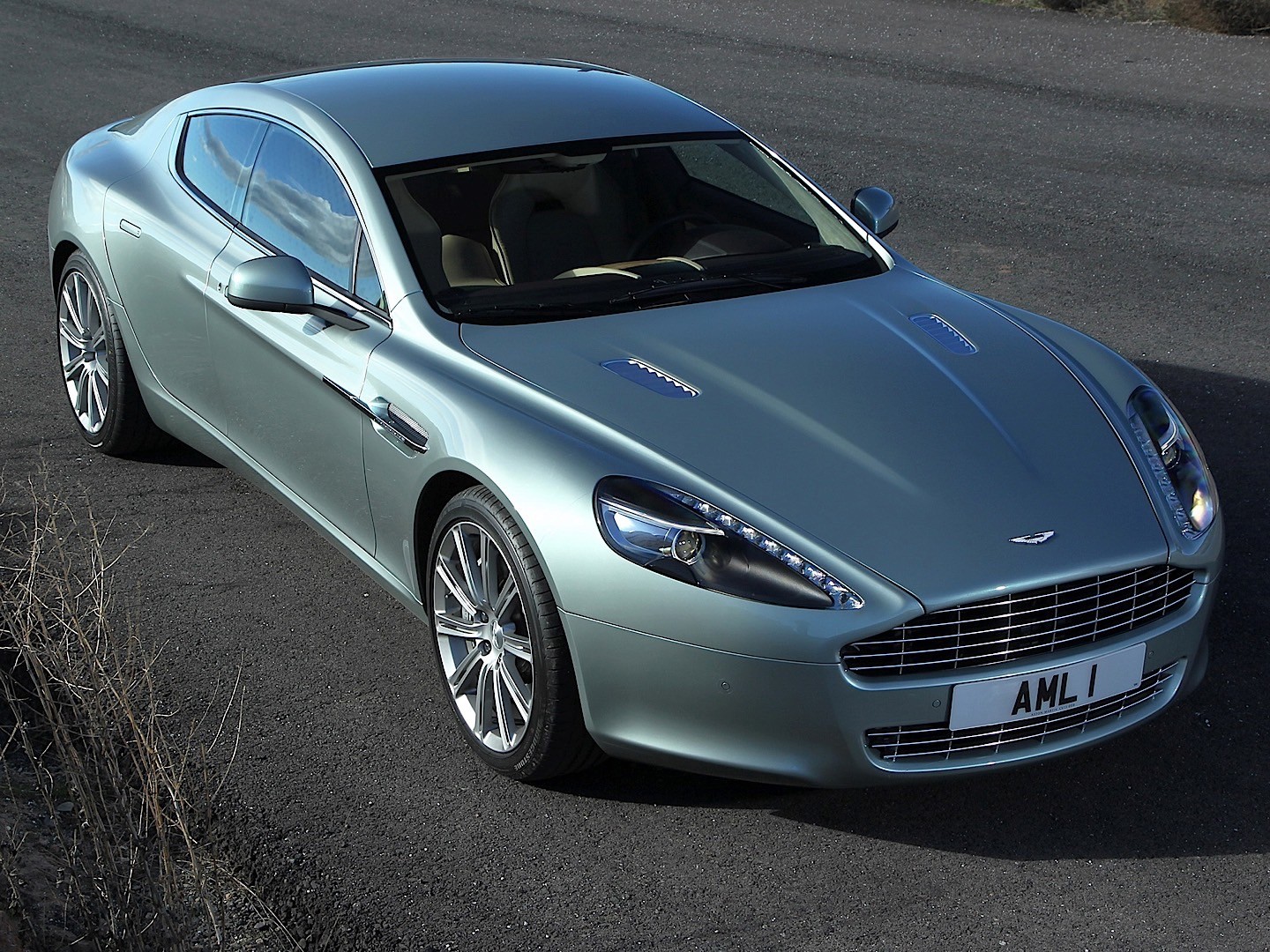 Aston Martin Rapide photo 33