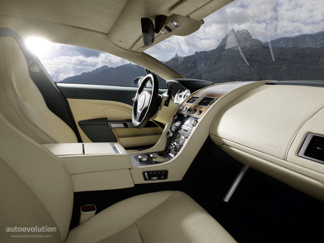 Aston Martin Rapide photo 34