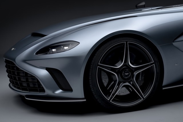 Aston Martin V12 Speedster photo 5