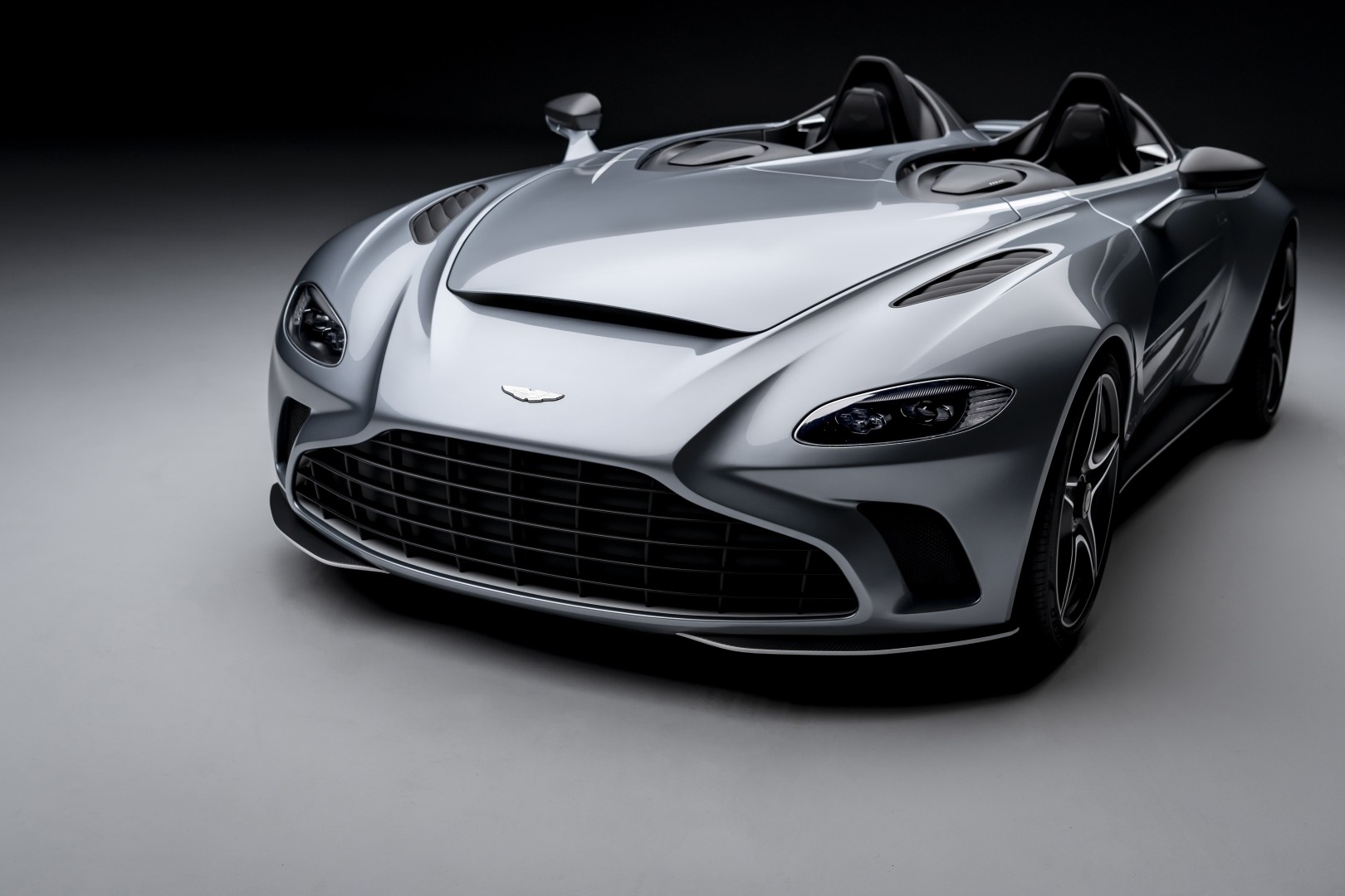 Aston Martin V12 Speedster photo 9