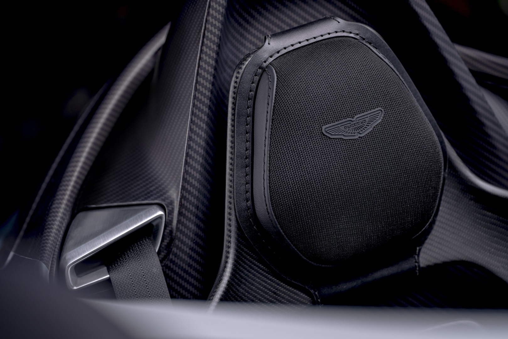 Aston Martin V12 Speedster photo 11