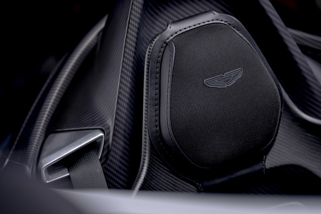 Aston Martin V12 Speedster photo 11