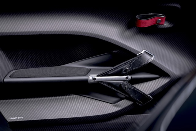 Aston Martin V12 Speedster photo 15