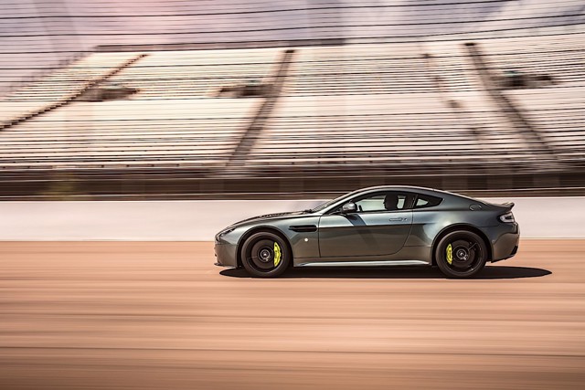 Aston Martin V12 Vantage Amr photo 3