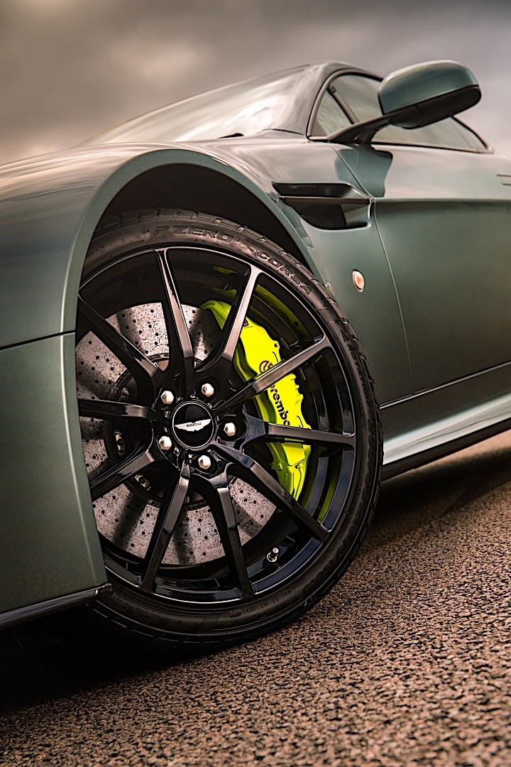 Aston Martin V12 Vantage Amr photo 5