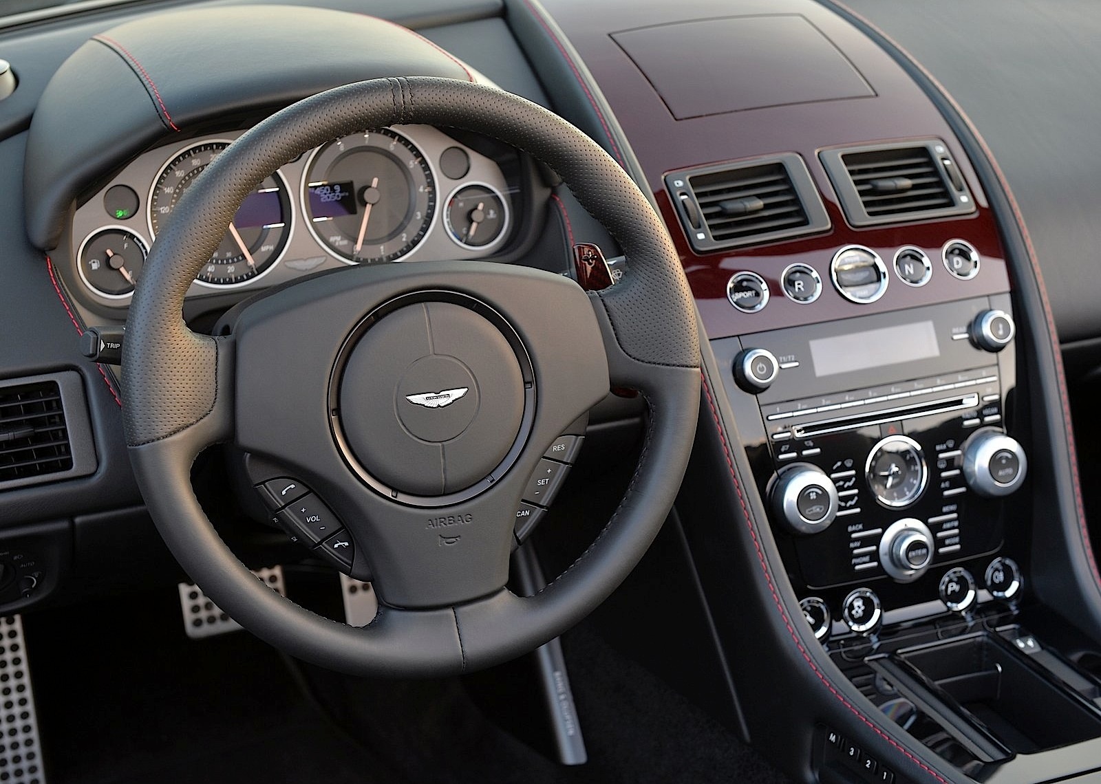 Aston Martin V12 Vantage S Roadster photo 87