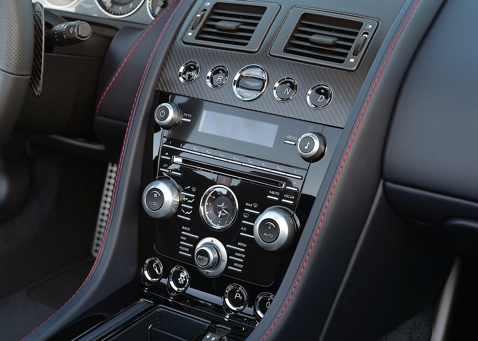 Aston Martin V12 Vantage S Roadster photo 89