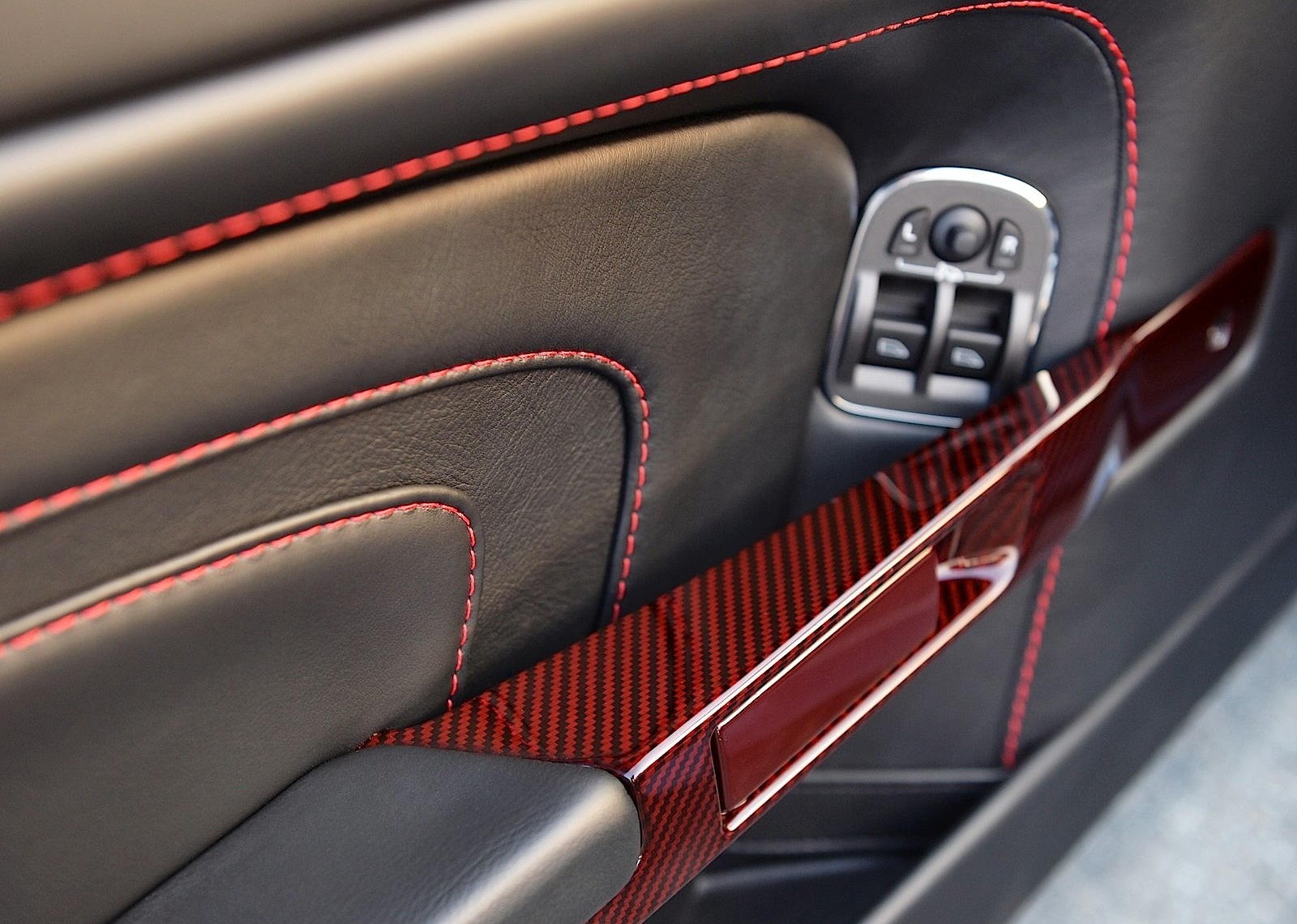 Aston Martin V12 Vantage S Roadster photo 92