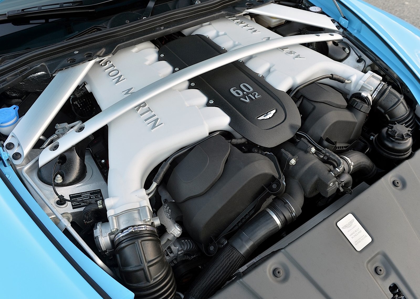 Aston Martin V12 Vantage S Roadster photo 95