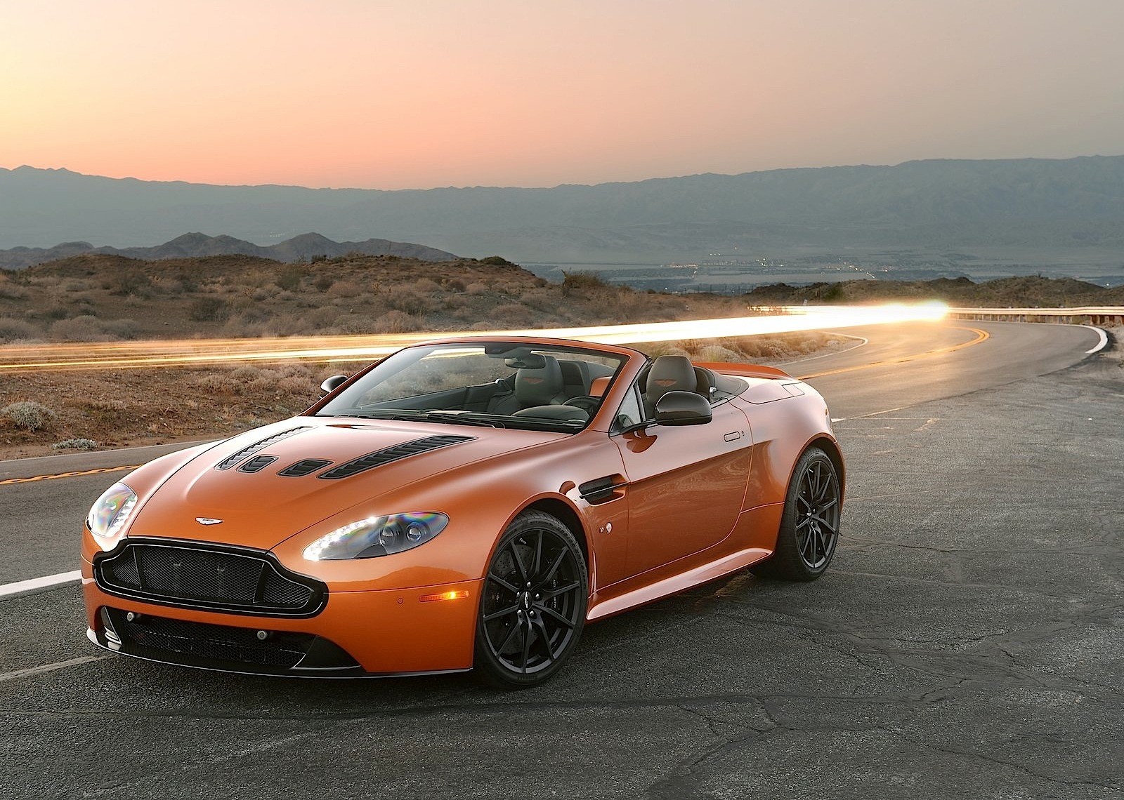 Aston Martin V12 Vantage S Roadster photo 2