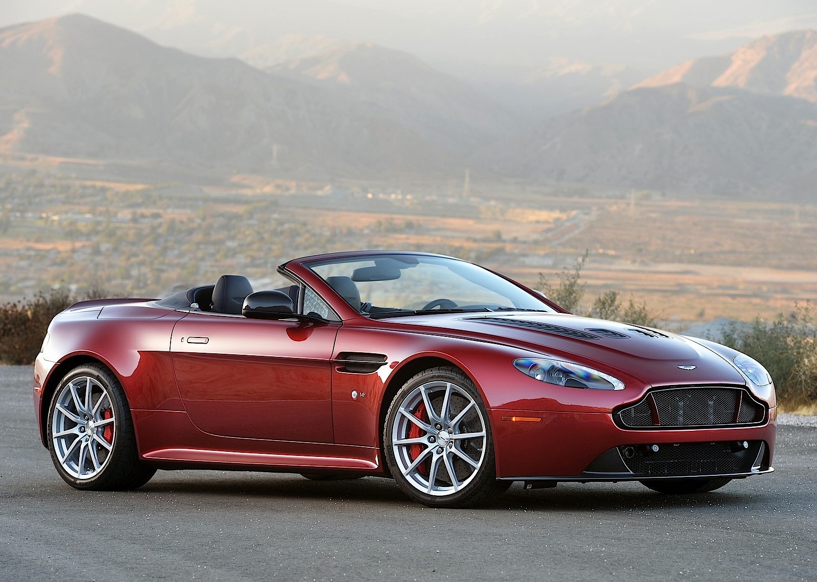 Aston Martin V12 Vantage S Roadster photo 3