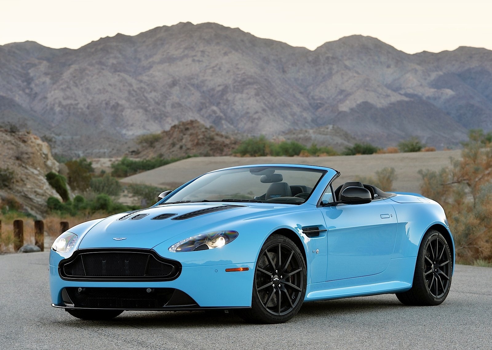 Aston Martin V12 Vantage S Roadster photo 5