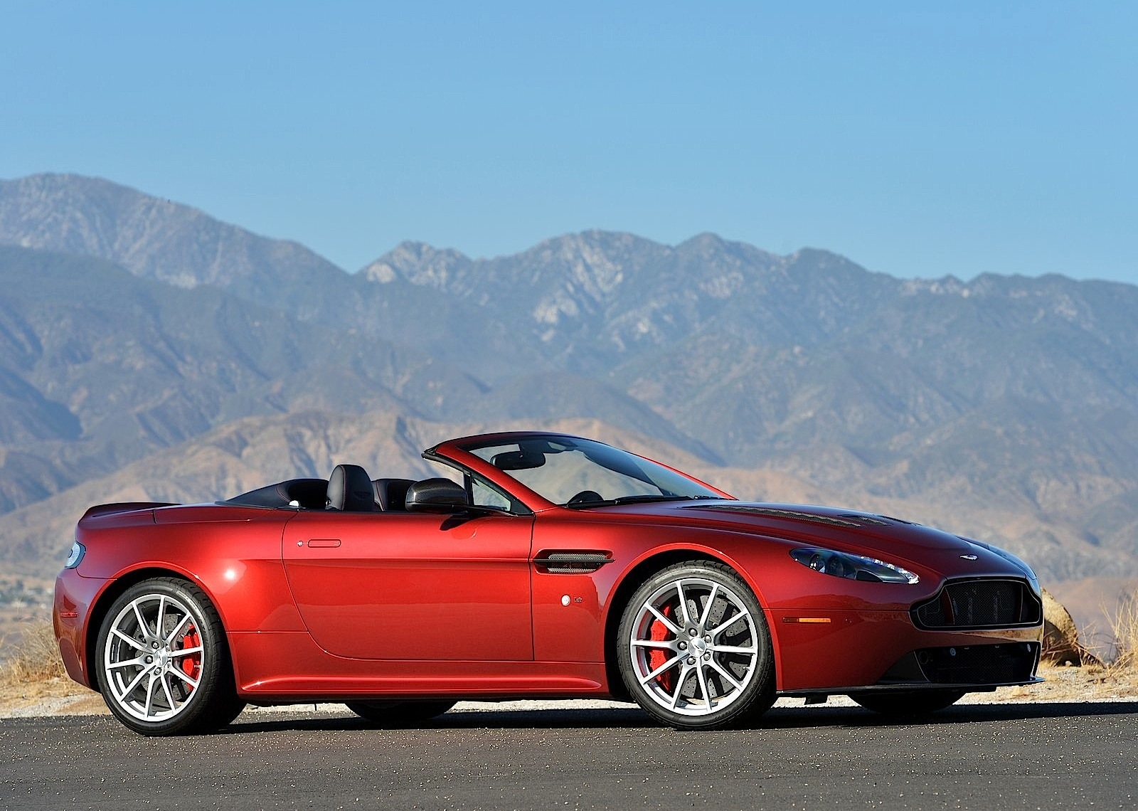 Aston Martin V12 Vantage S Roadster photo 6