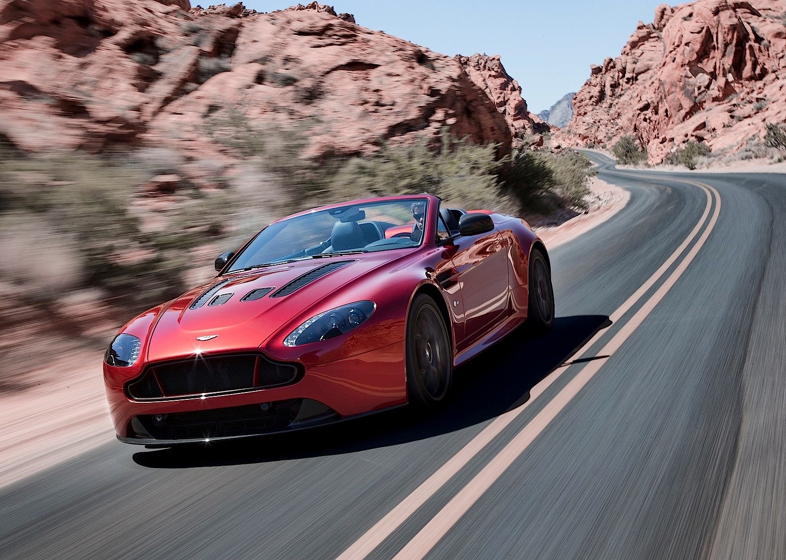 Aston Martin V12 Vantage S Roadster photo 8