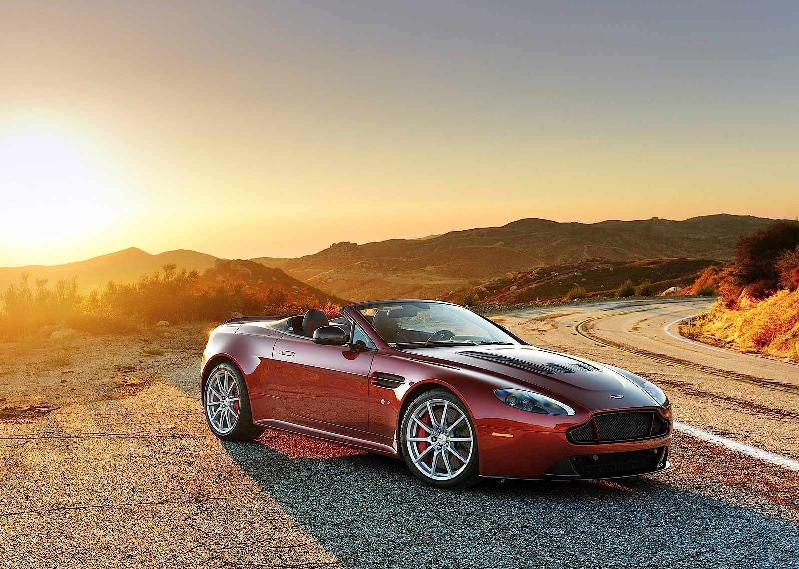 Aston Martin V12 Vantage S Roadster photo 14