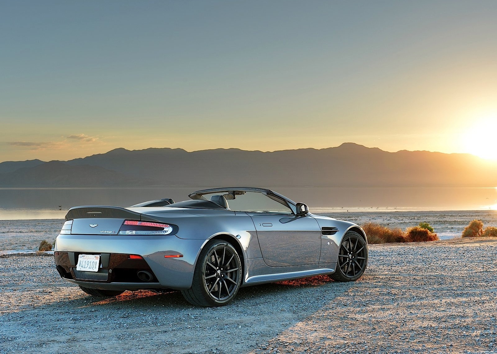 Aston Martin V12 Vantage S Roadster photo 20