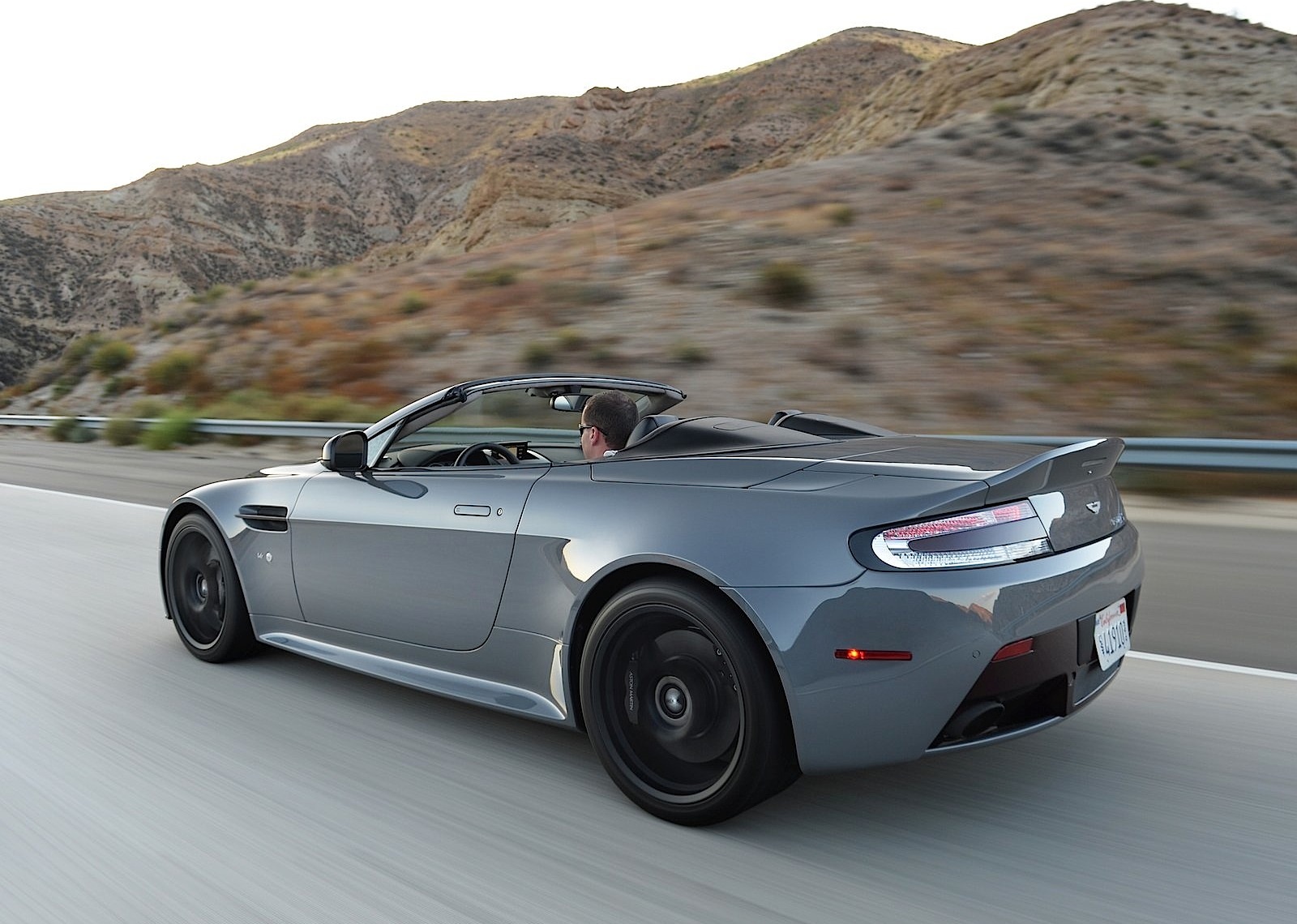 Aston Martin V12 Vantage S Roadster photo 23