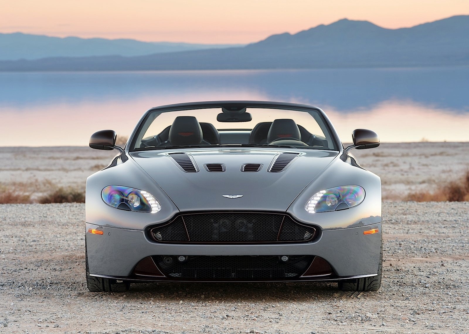 Aston Martin V12 Vantage S Roadster photo 24
