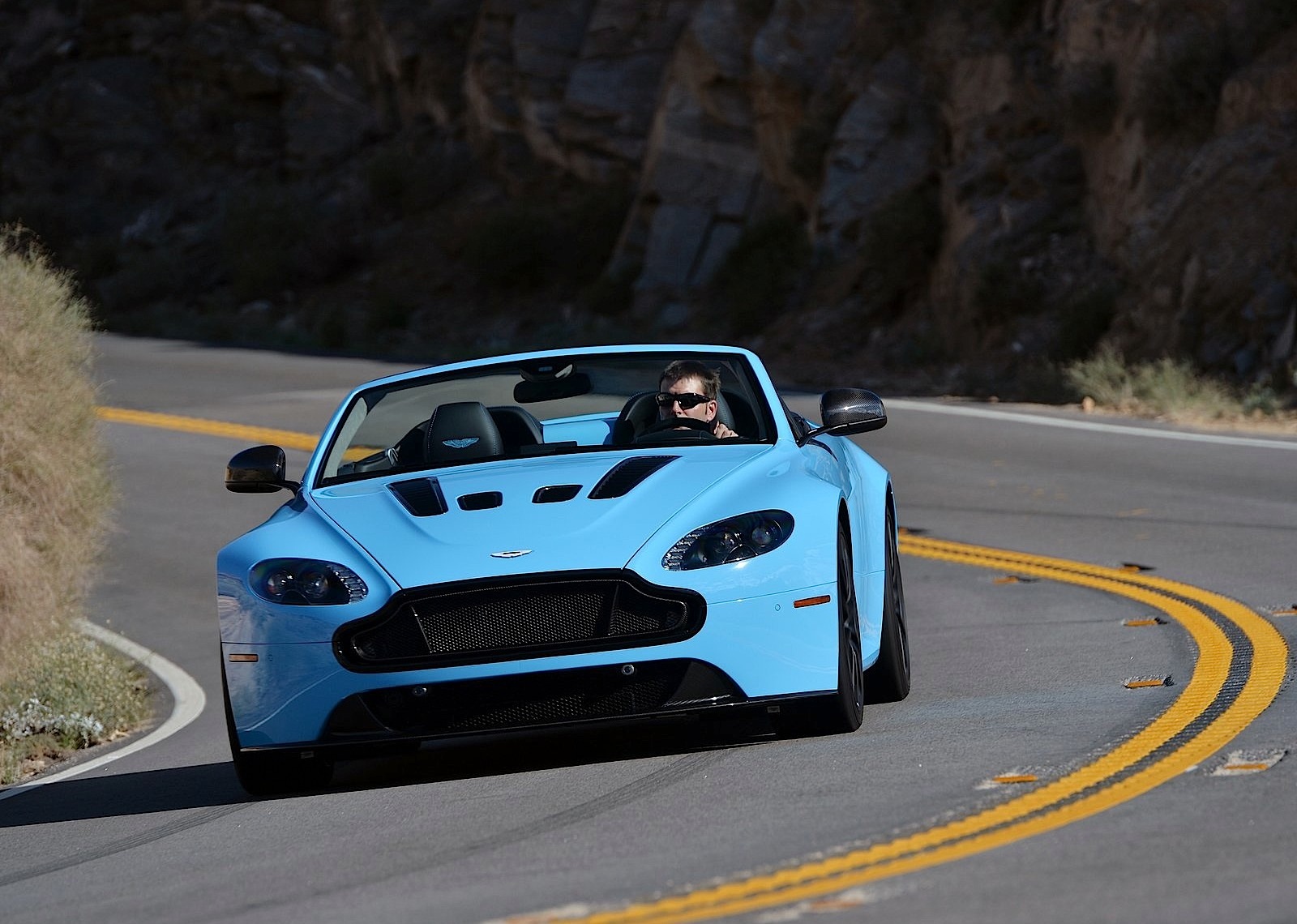 Aston Martin V12 Vantage S Roadster photo 26