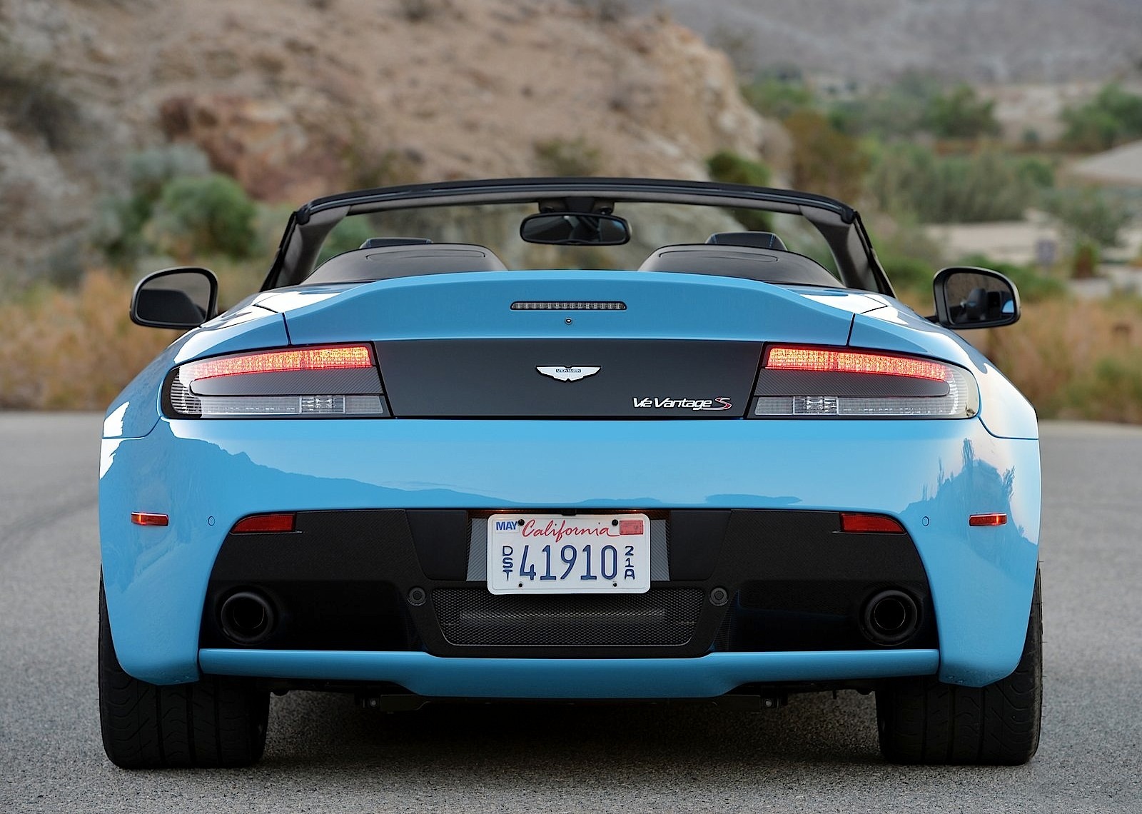 Aston Martin V12 Vantage S Roadster photo 27