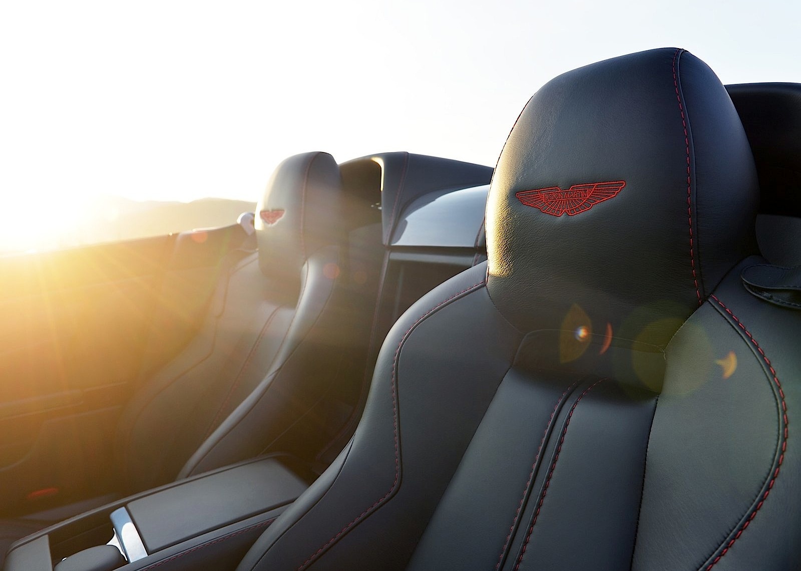 Aston Martin V12 Vantage S Roadster photo 78