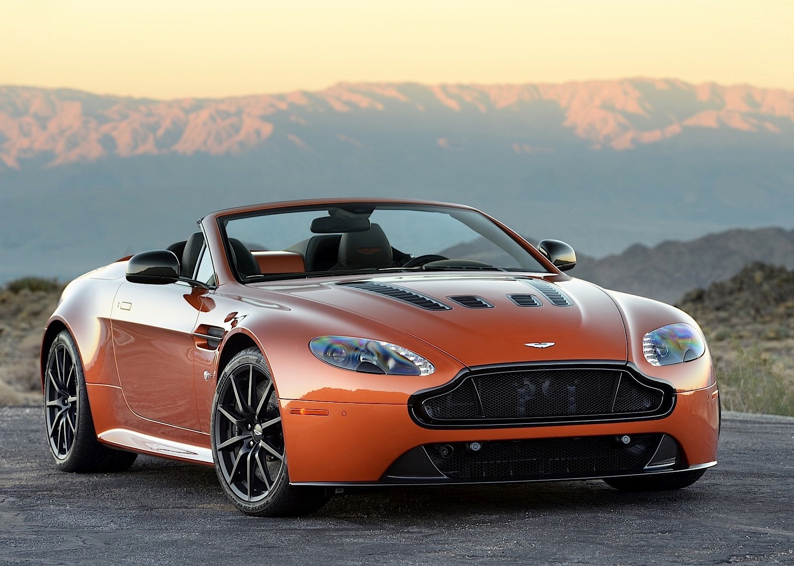 Aston Martin V12 Vantage S Roadster photo 29