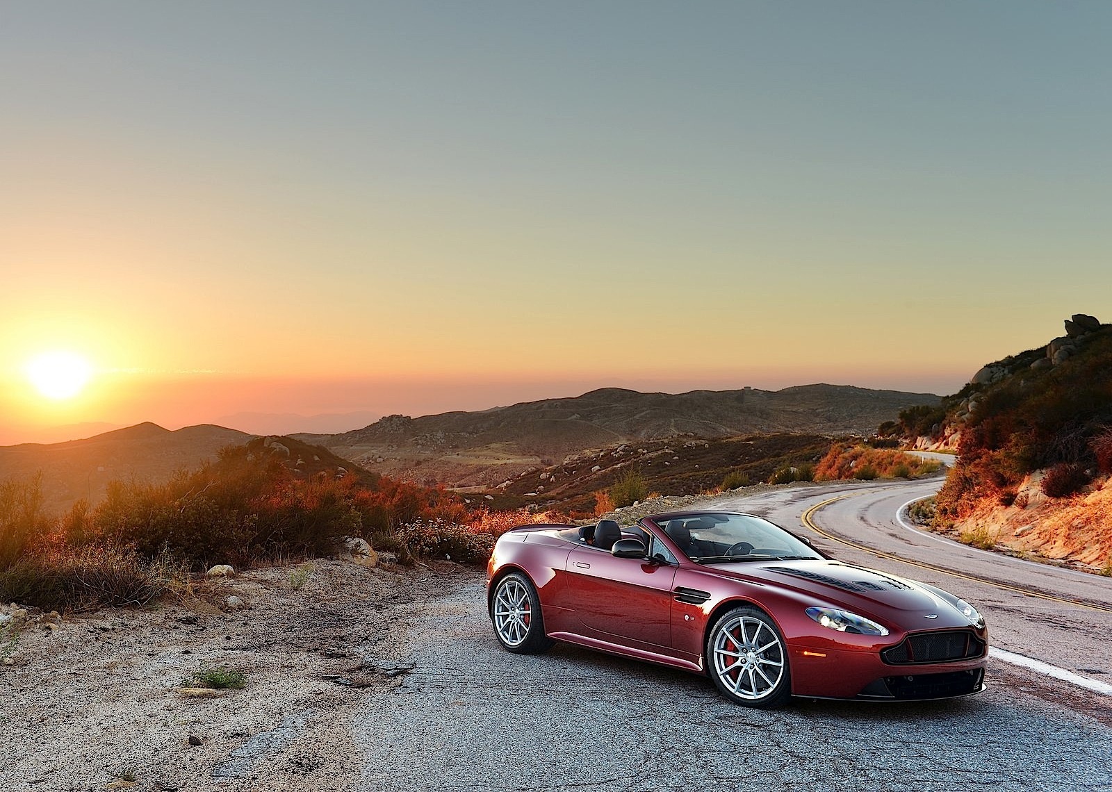 Aston Martin V12 Vantage S Roadster photo 30