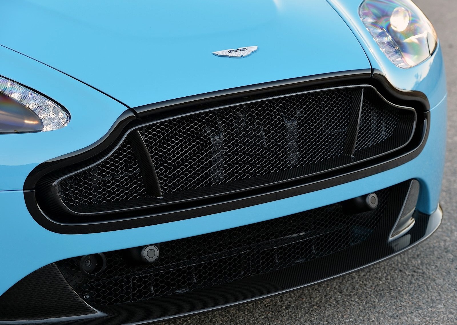 Aston Martin V12 Vantage S Roadster photo 32