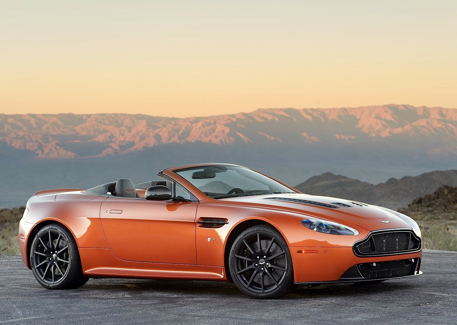 Aston Martin V12 Vantage S Roadster photo 34