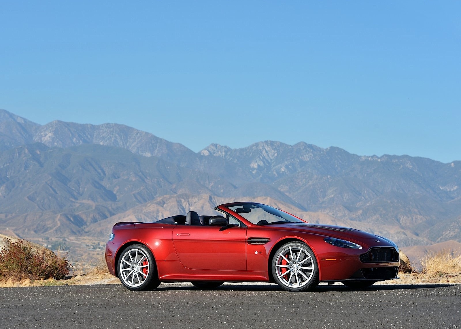 Aston Martin V12 Vantage S Roadster photo 35