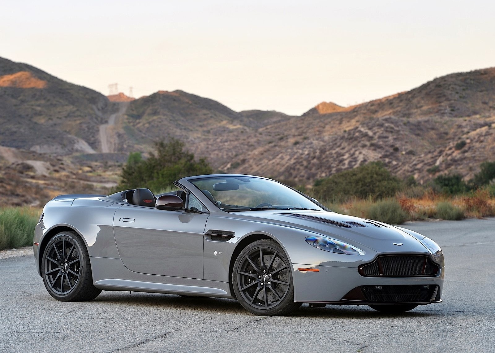 Aston Martin V12 Vantage S Roadster photo 36