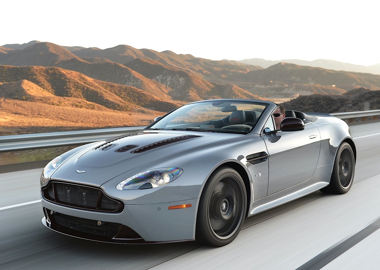 Aston Martin V12 Vantage S Roadster photo 42