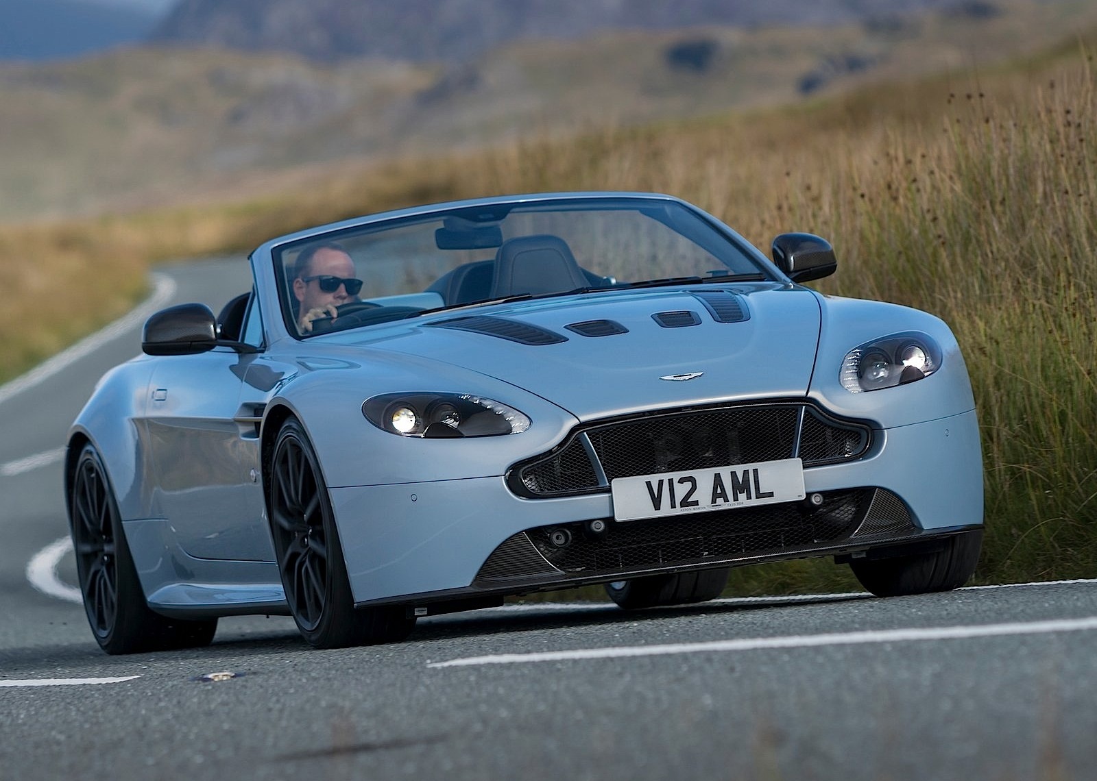 Aston Martin V12 Vantage S Roadster photo 44