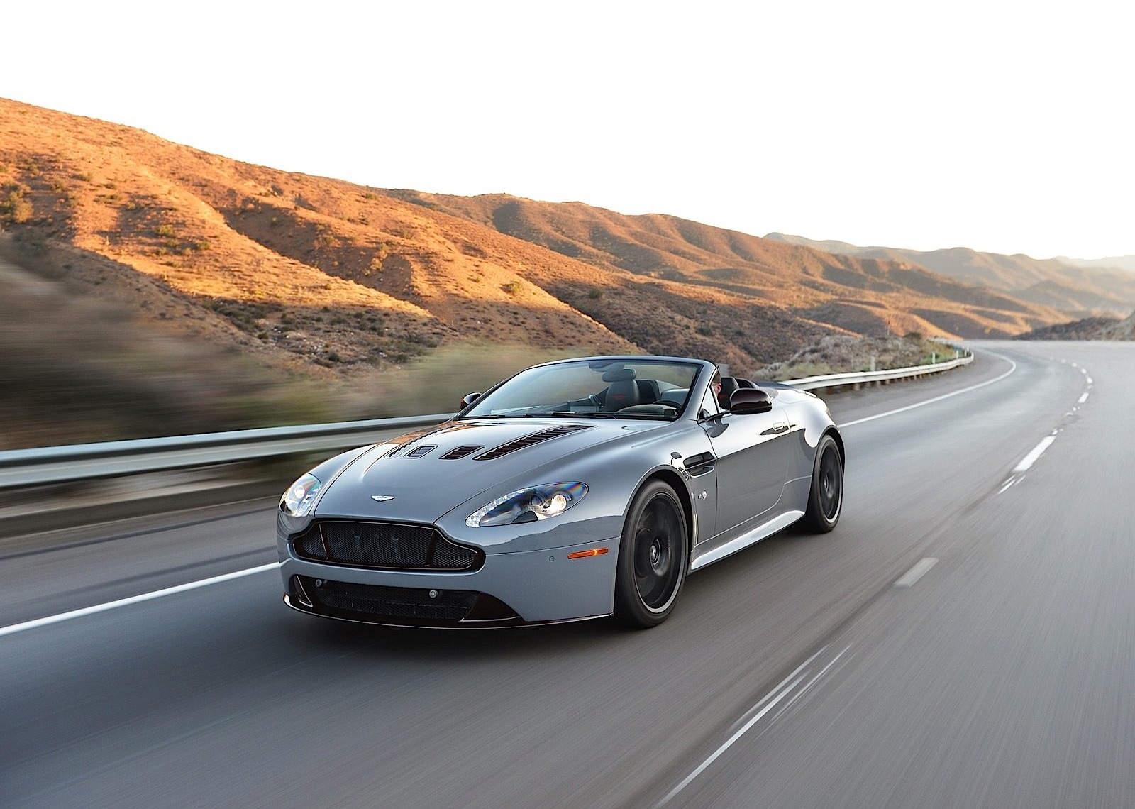Aston Martin V12 Vantage S Roadster photo 45