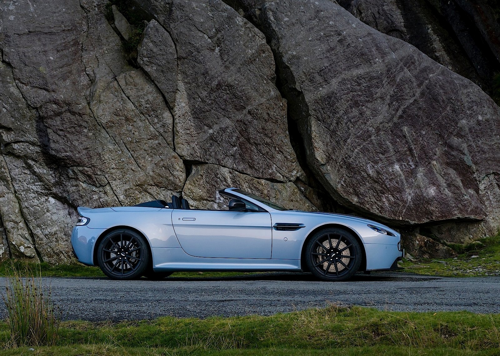 Aston Martin V12 Vantage S Roadster photo 53