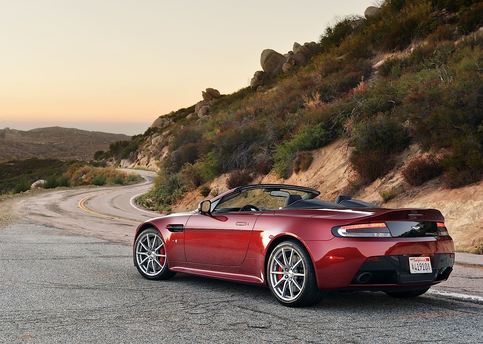 Aston Martin V12 Vantage S Roadster photo 57