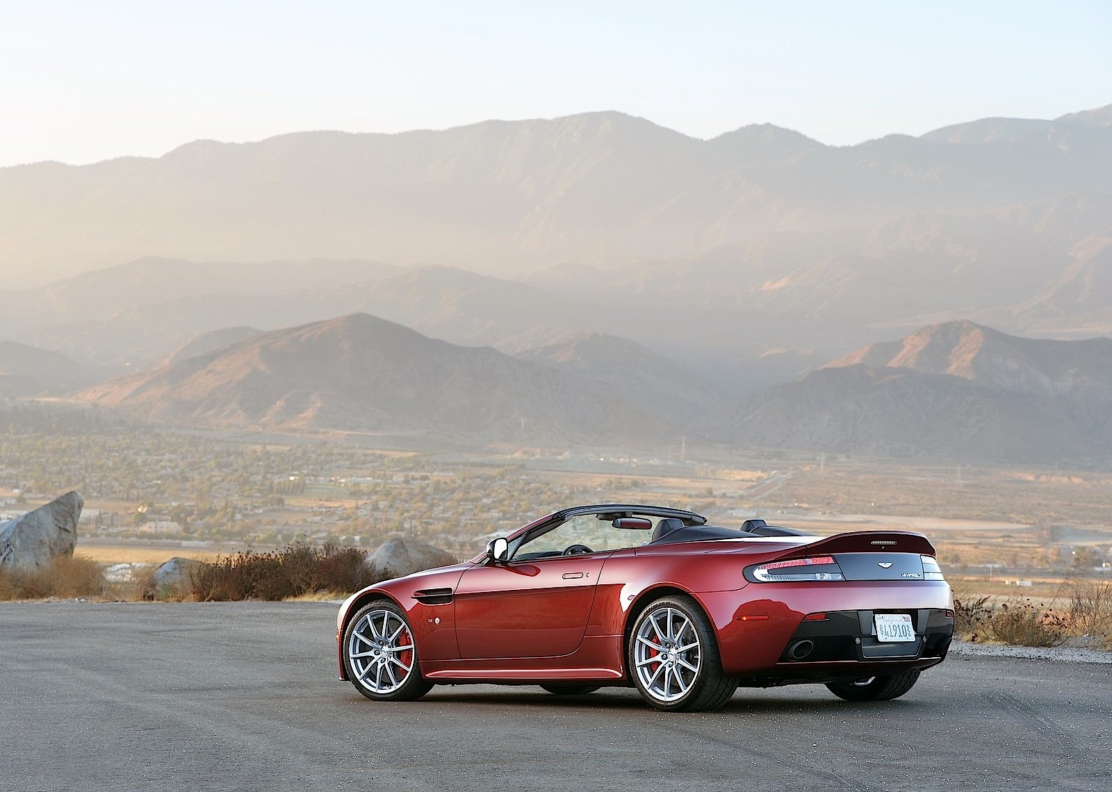 Aston Martin V12 Vantage S Roadster photo 58