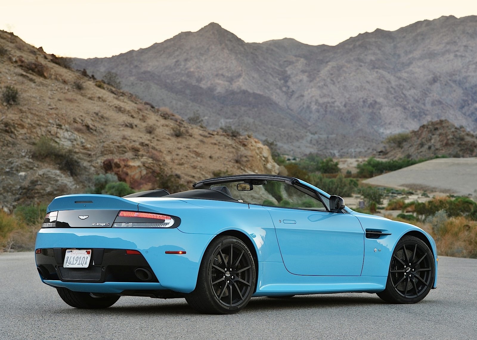 Aston Martin V12 Vantage S Roadster photo 59