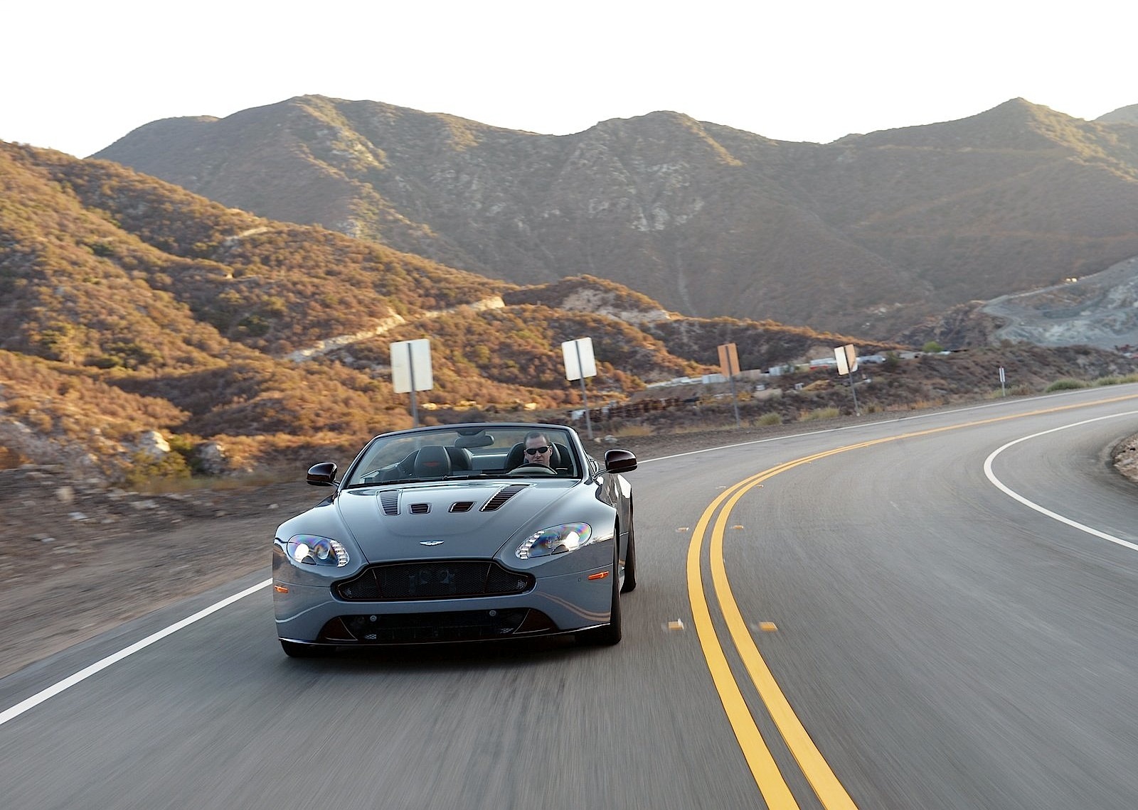 Aston Martin V12 Vantage S Roadster photo 67