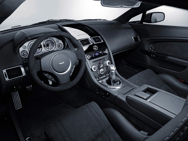 Aston Martin V12 Vantage photo 36