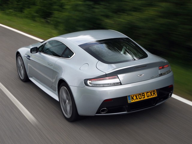Aston Martin V12 Vantage photo 18