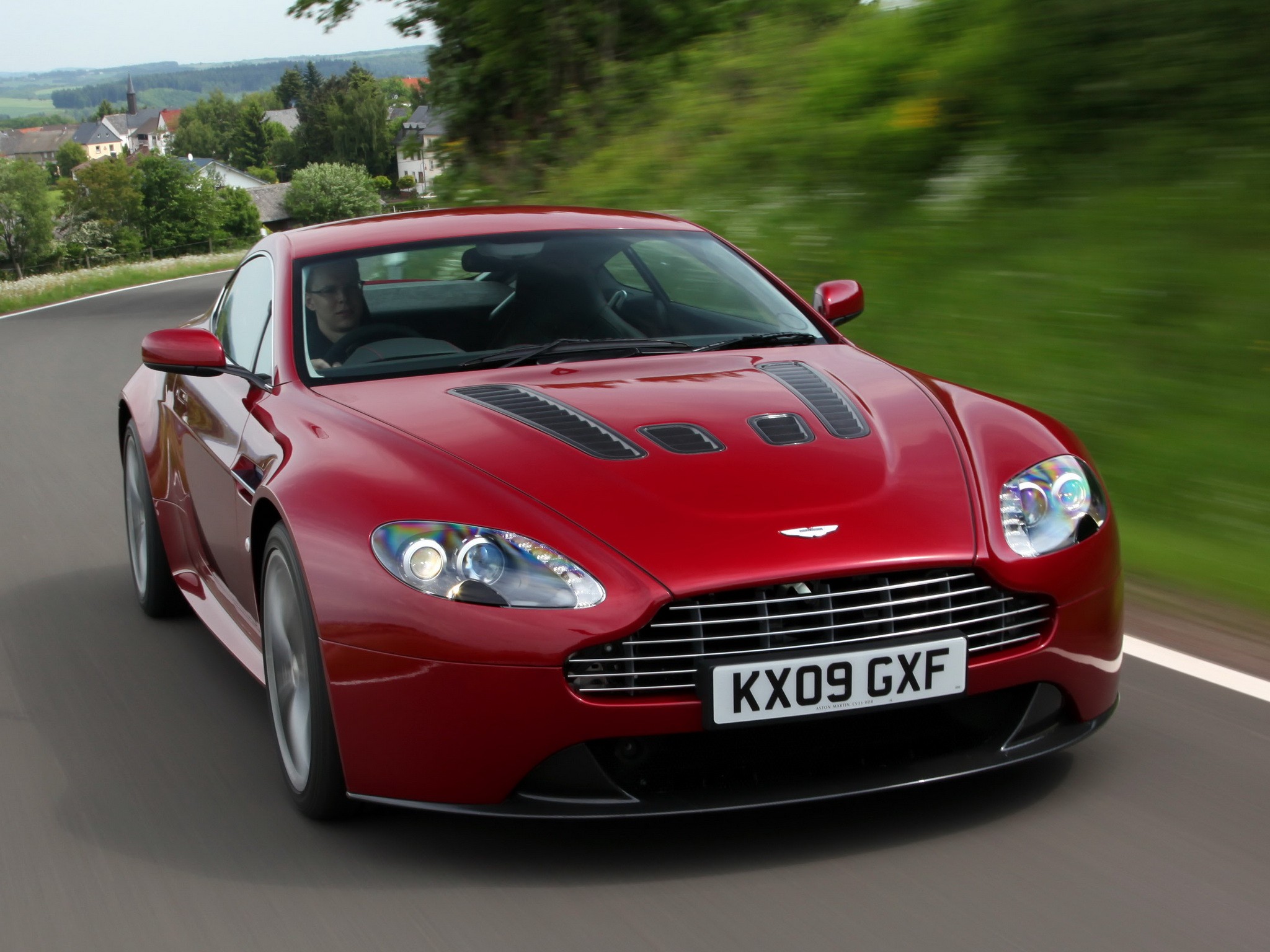 Aston Martin V12 Vantage photo 19