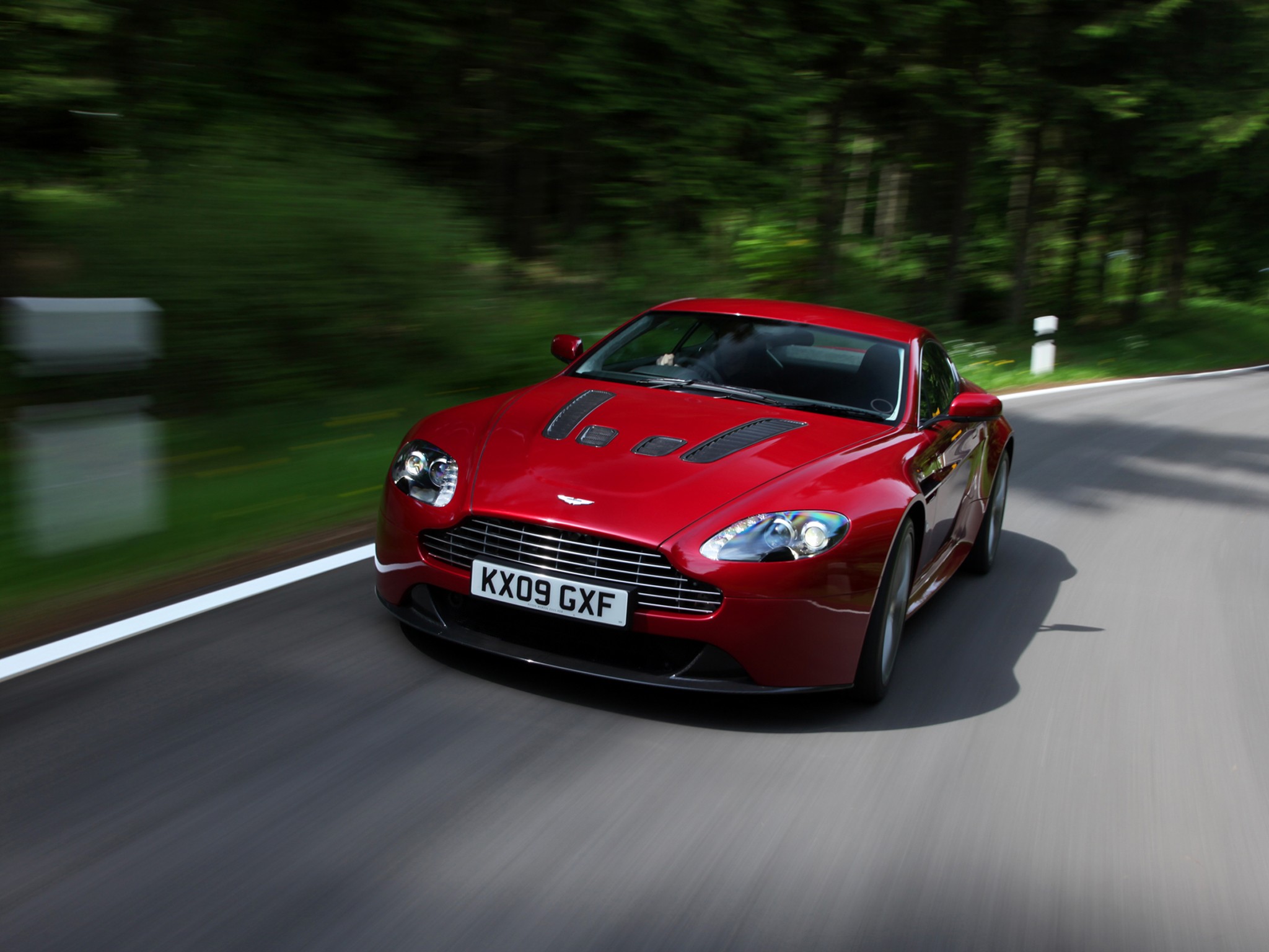 Aston Martin V12 Vantage photo 25
