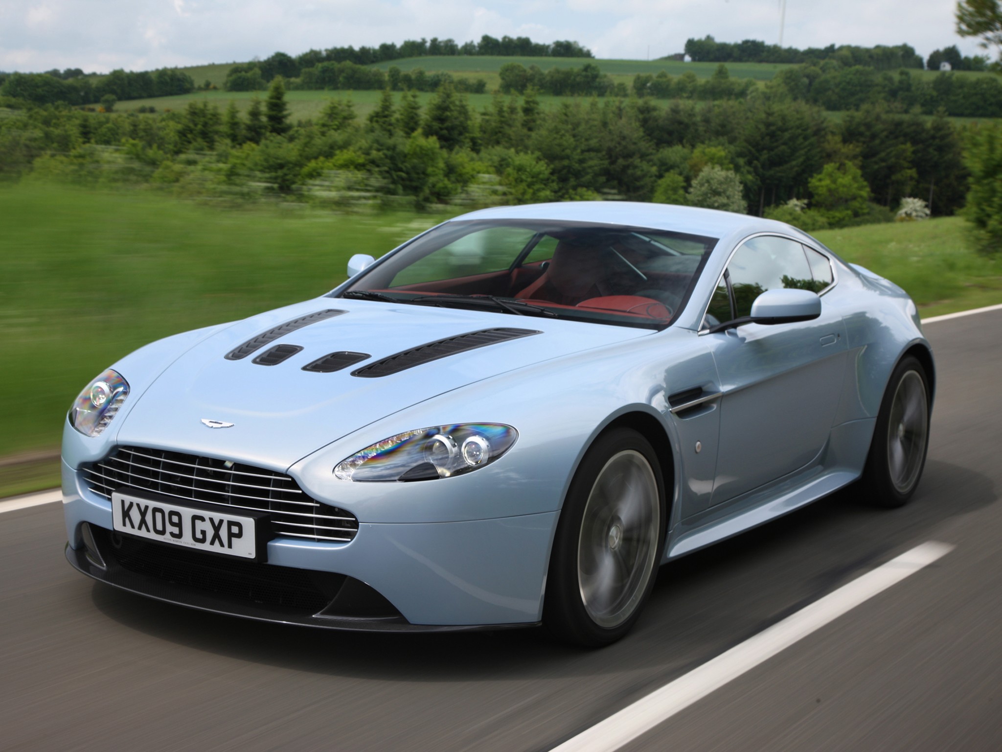 Aston Martin V12 Vantage photo 29