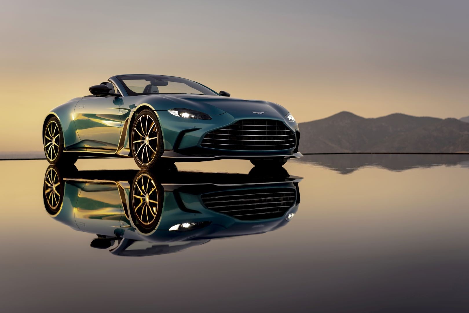 ASTON MARTIN V12 Vantage