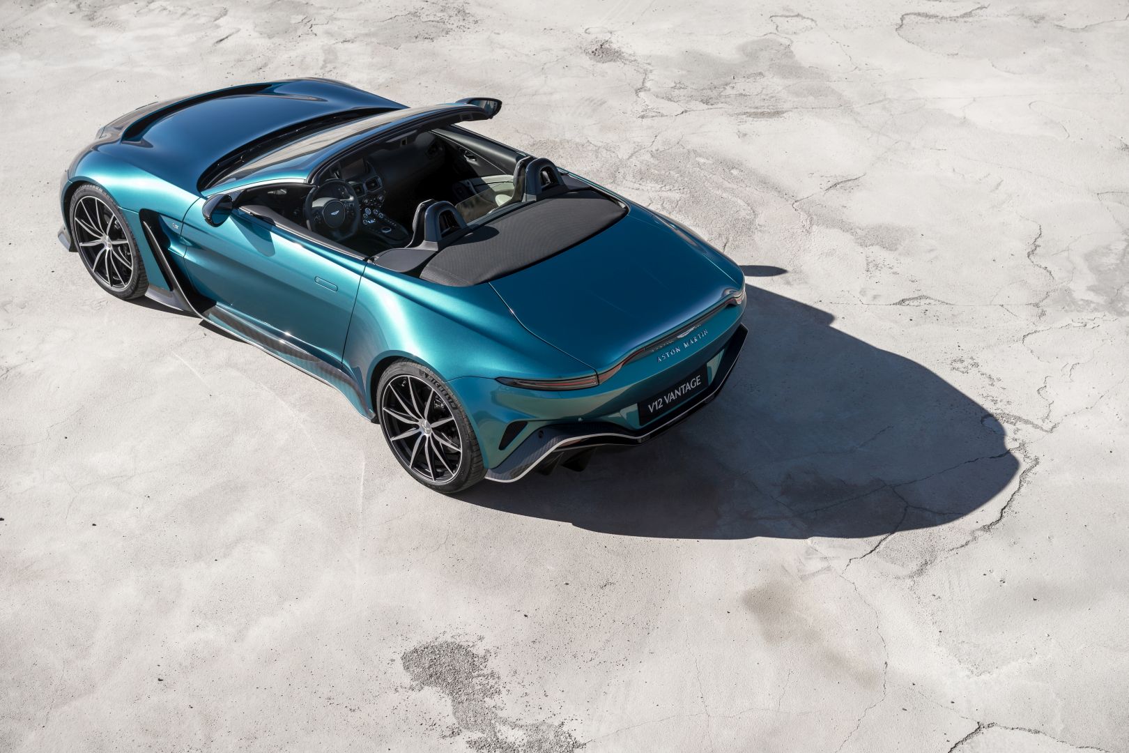 Aston Martin V12 Vantage photo 7