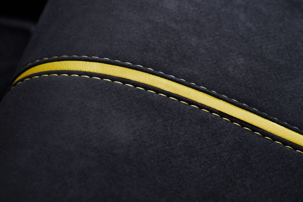 Aston Martin V12 Vantage photo 24