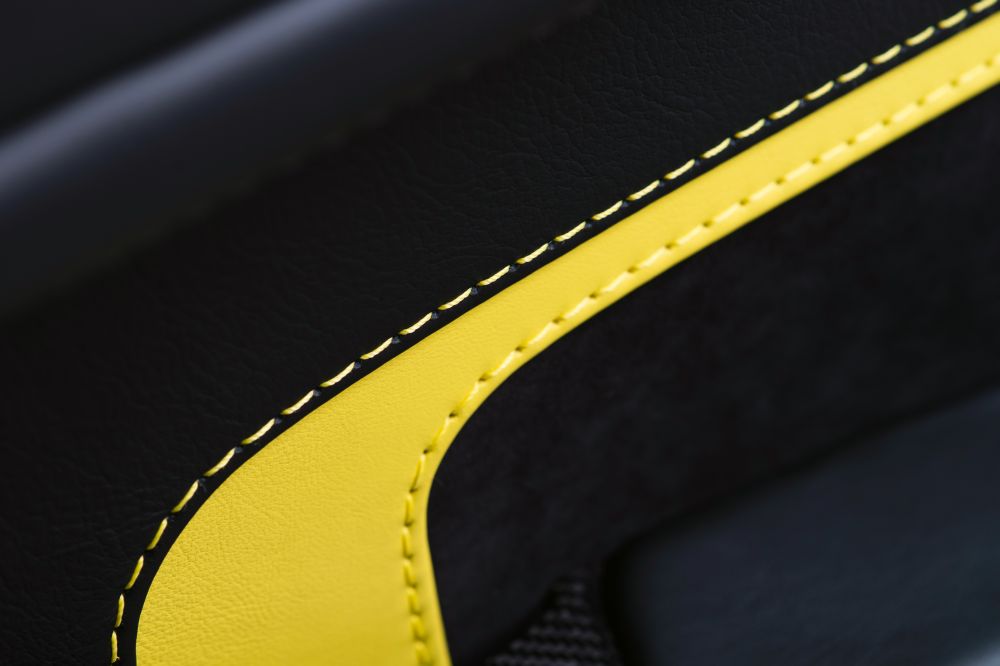 Aston Martin V12 Vantage photo 25