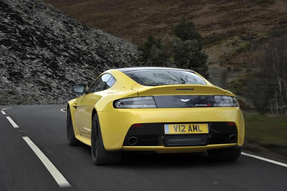 Aston Martin V12 Vantage photo 9