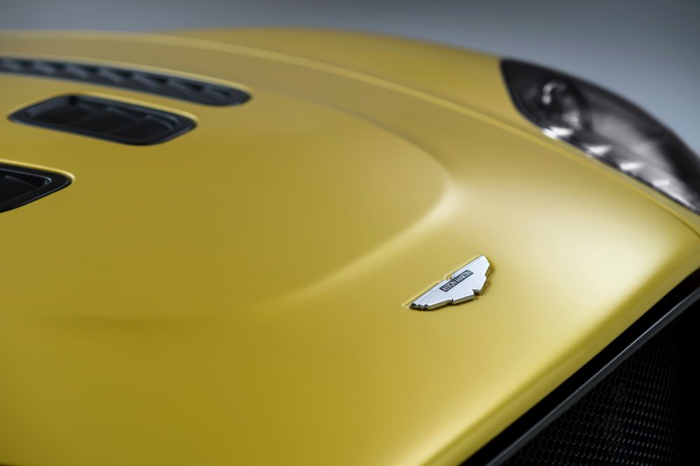 Aston Martin V12 Vantage photo 10